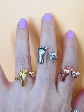 New mom foot ring adjustable size 
Choose from: silver, gold & cooper